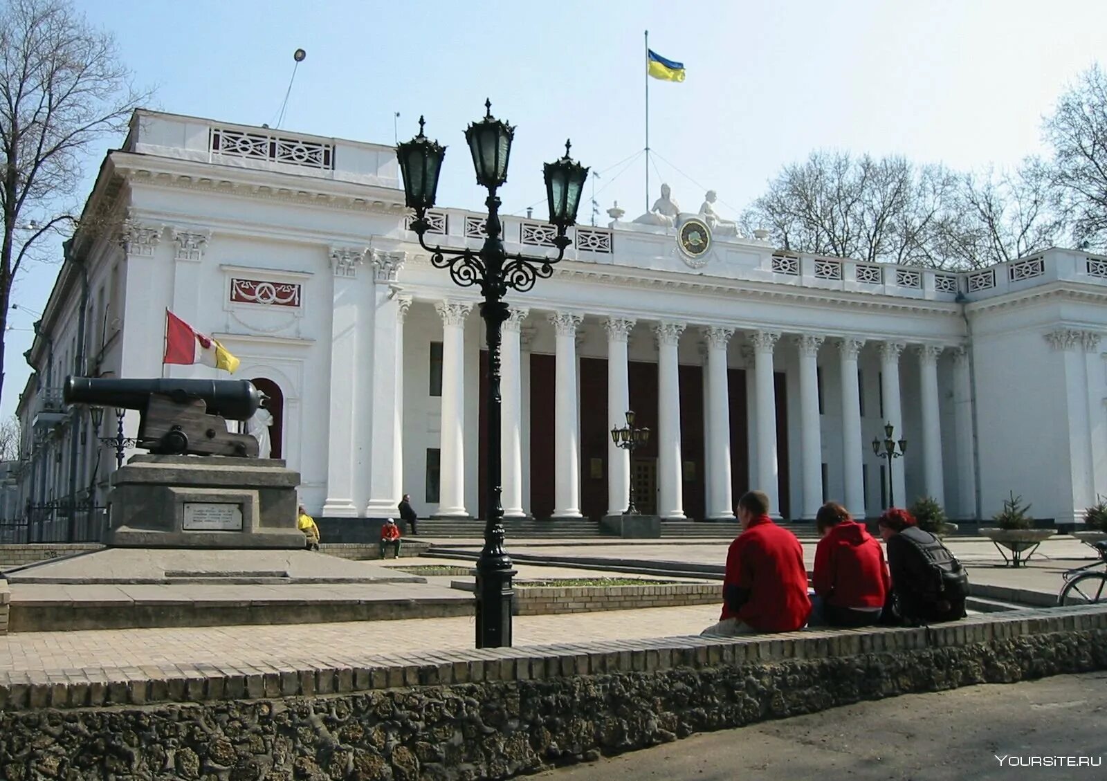 Г одесса сейчас. Одесса город сейчас. одесса горсовет. одесса достопримечательности одесса достопримечательности. театральная площадь одесса.