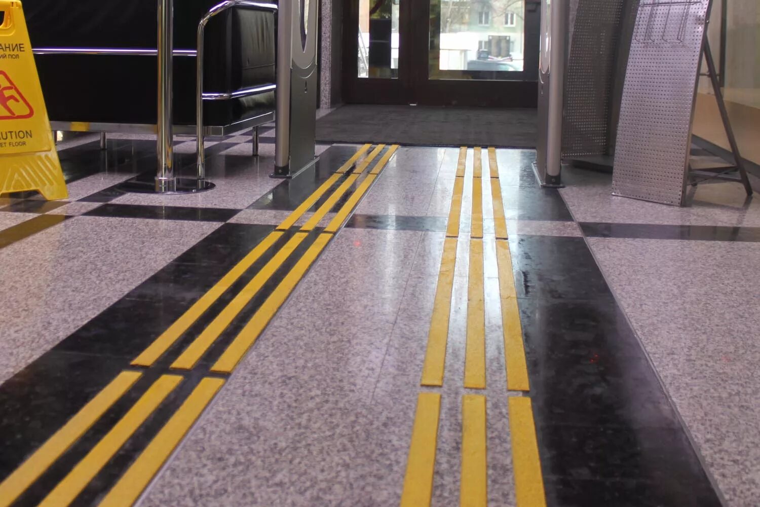 Сенсорная игрушка для детей с овз. Сенсорные игрушки для детей с аутизмом. Визуально тактильно. Картины для незрячих. Игрушки для детей с нарушением зрения.