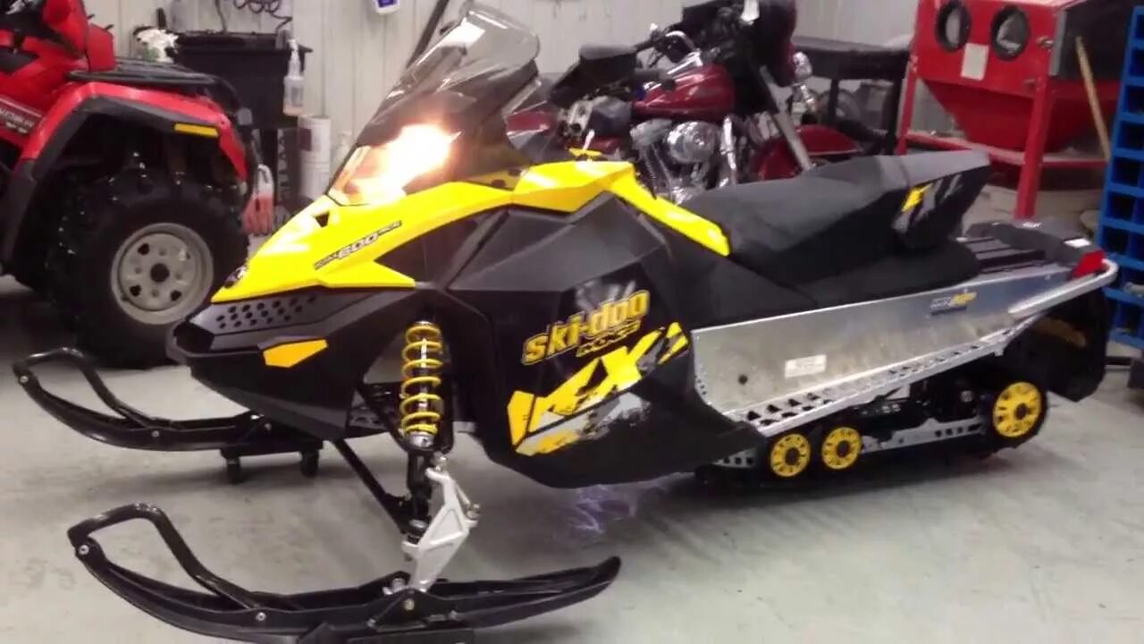 BRP MXZ 600. BRP Ski Doo MXZ Racing 600. Снегоход БРП бомбардир 600. Бомбардье снегоход 600. Масло ski doo