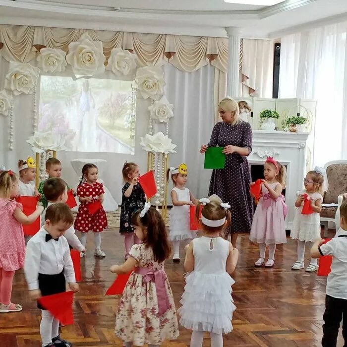 Detskiy sad utrennik 8 marta. 8 утренник садик. 8 утренник садик. Утренник в детском саду. 8 утренник садик.