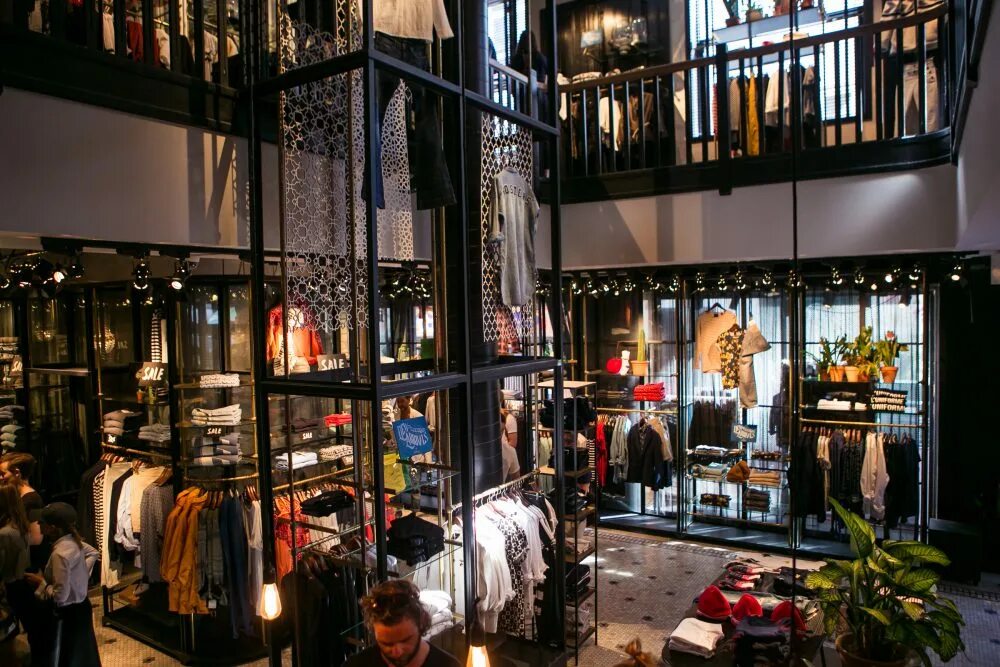Скотч сода одежда. Scotch and soda витрина. amsterdam scotch couture. скотч сода амстердам. скотч и сода магазин в москве.