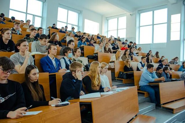 Преподавательница вуза. Анна андреевна учитель математики. Наталья александровна преподаватель. Педагогический университет учитель математики. Тульский педагогический университет внутри.