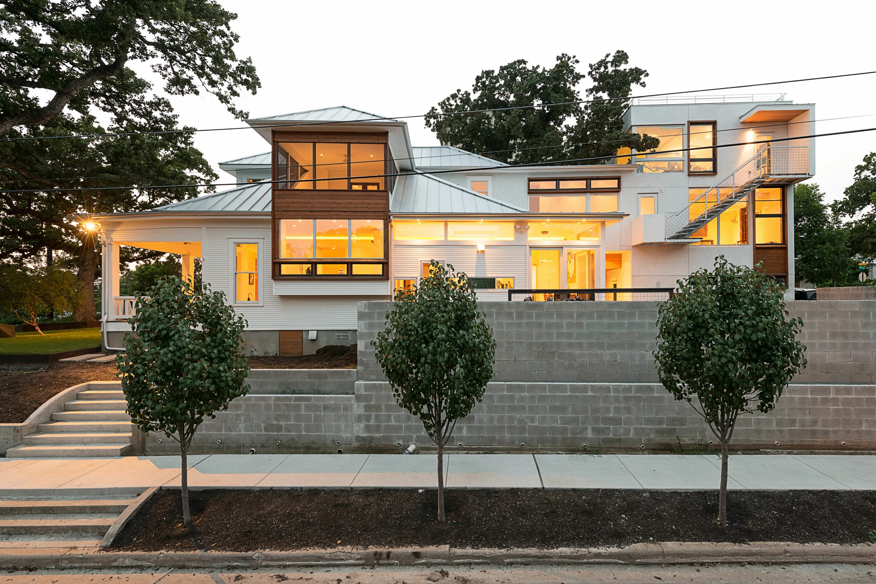 Стрит хаус. Интерьер дома в юар. Американский дом в сан франциско. S house street. Бостон таунхаус.