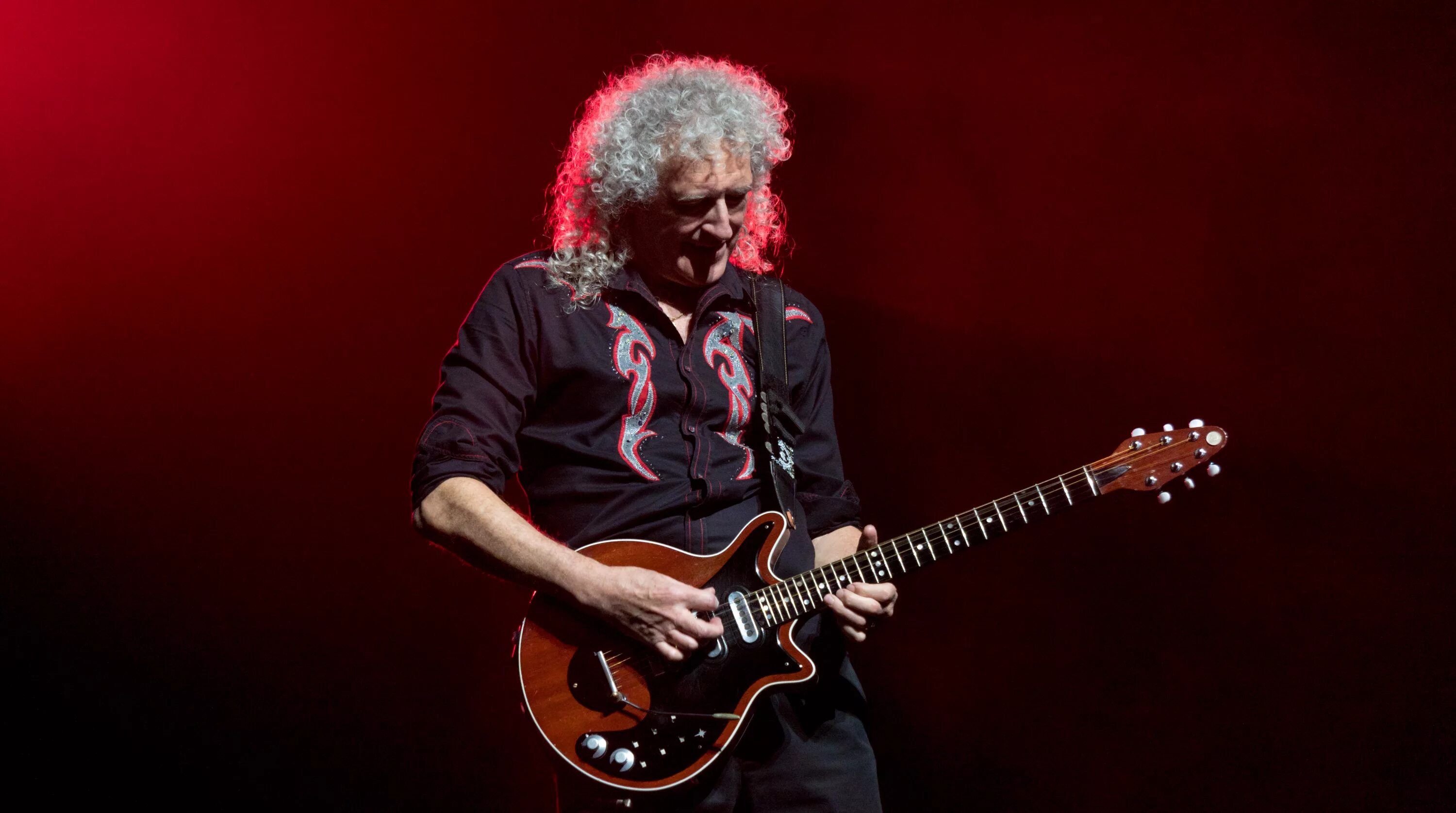 Red might. Red special брайан мэй. гитара брайана мэя red special. брайан мэй гитара. гитарист queen брайан.