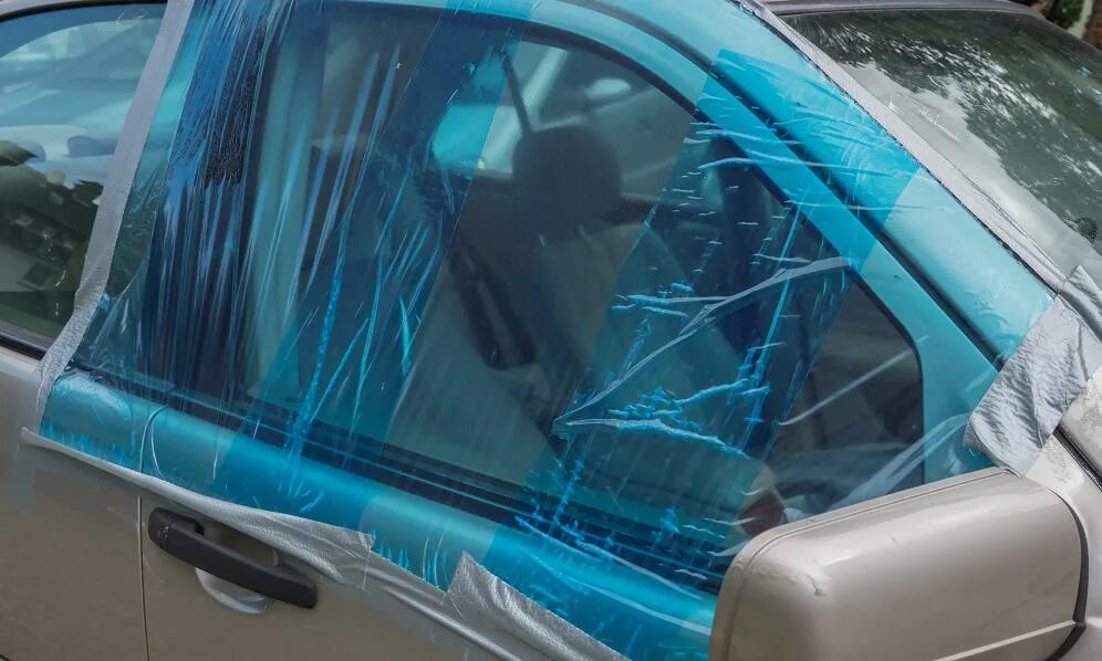 Broken cover. The car window was broken. crash wrapped.
