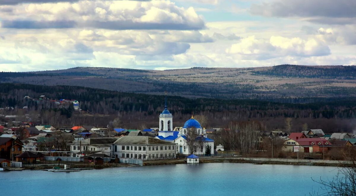 Сколько до верхнего тагила. Город Урала верхний Тагил. Храм Знамение верхний Тагил. Город верхний Тагил Свердловской области. Верхний Тагил горы.