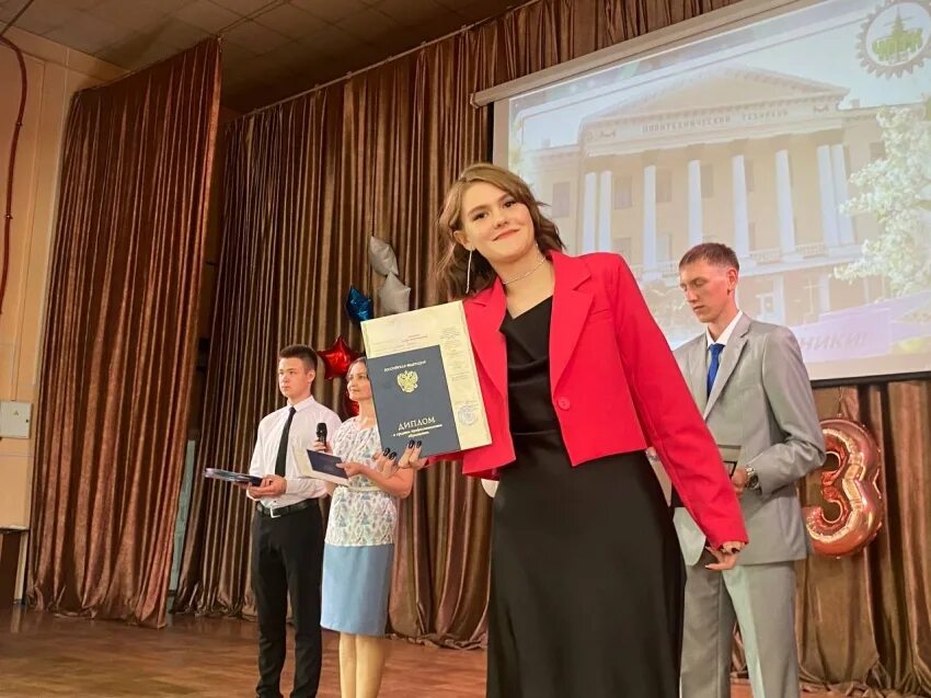 Абитуриент с родителями. Политех петра великого спб аудитория. Политех петра великого внутри аудитории. Университет родителей. Политех родителям.