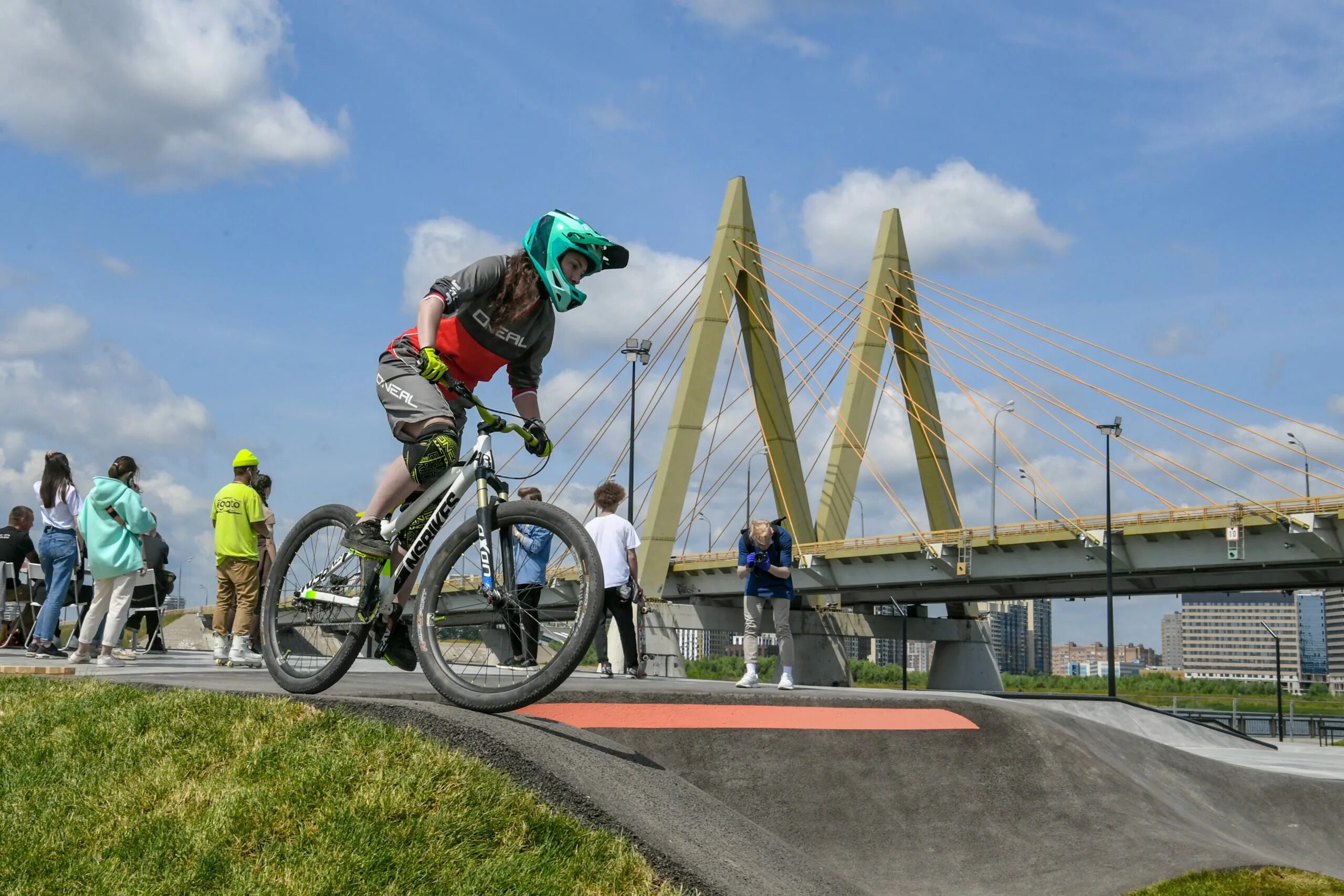 ресторан на черном озере казань. казань кремль весной. куда пойти работать в казани. куда пойти работать в казани. подработка.