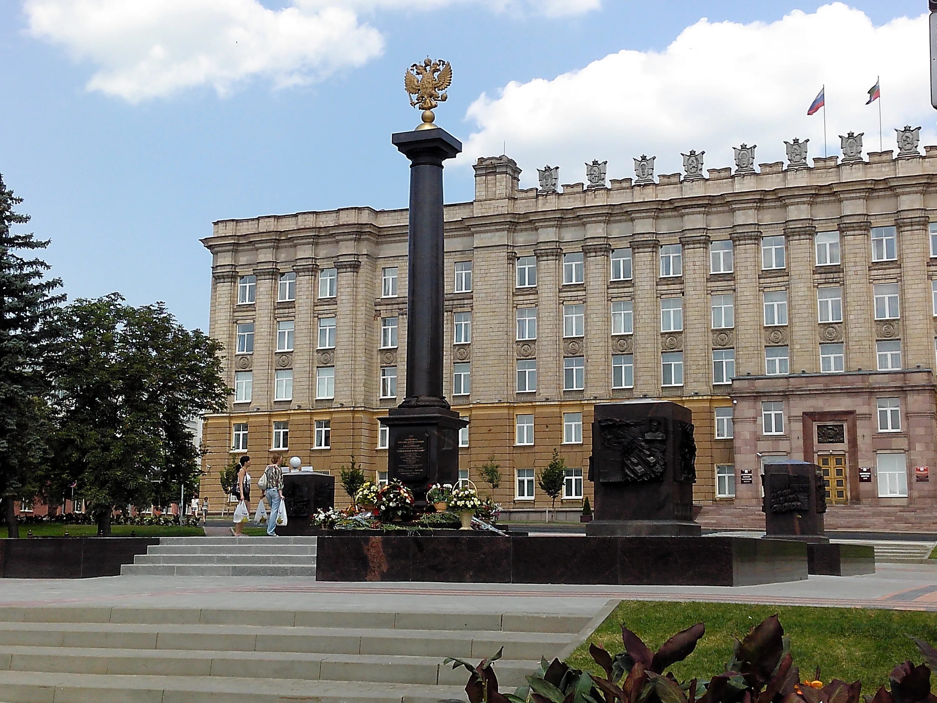 Белгород город воинской славы год. Стела «город воинской славы» (Белгород). Памятник город воинской славы Белгород. Памятники воинской славы в Белгороде.