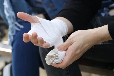 Получил травму руки