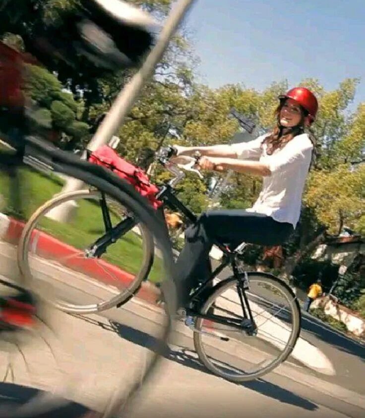 Rode her bike. Rode her bike. Хобби катание на велосипеде. Rode her bike. Девушка на шоссейном велосипеде.