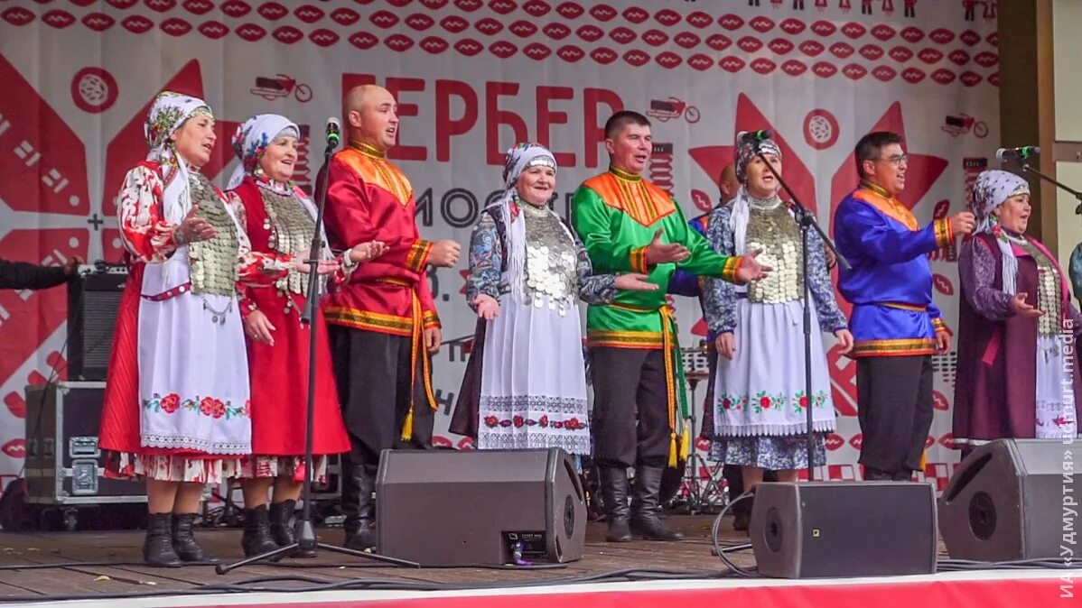 Фестиваль в бураново. Моя удмуртия элькуновидение 2022. Моя удмуртия элькуновидение 2022. Ансамбль купанча ува. Удмуртские песни.