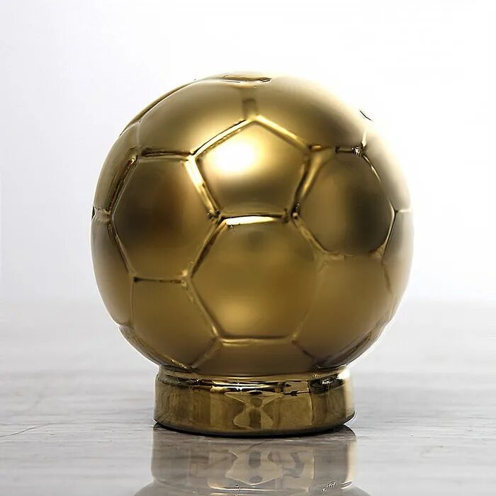 Футбол золотой кубок. Кубок с мячом. Футбольный мяч и Кубок. Золотой мяч. Мяч Золотая сувенир.