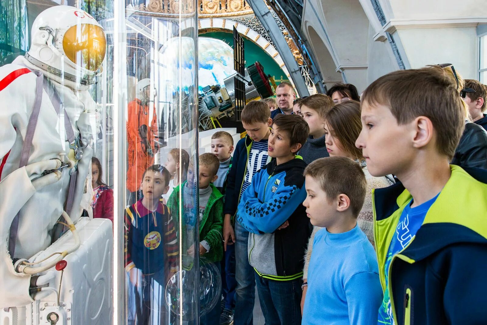 Экскурсия космонавтики на вднх. Экскурсия в павильон космос на вднх. центр космонавтики и авиации на вднх. музей космонавтики и авиации на вднх. вднх экскурсии для школьников.