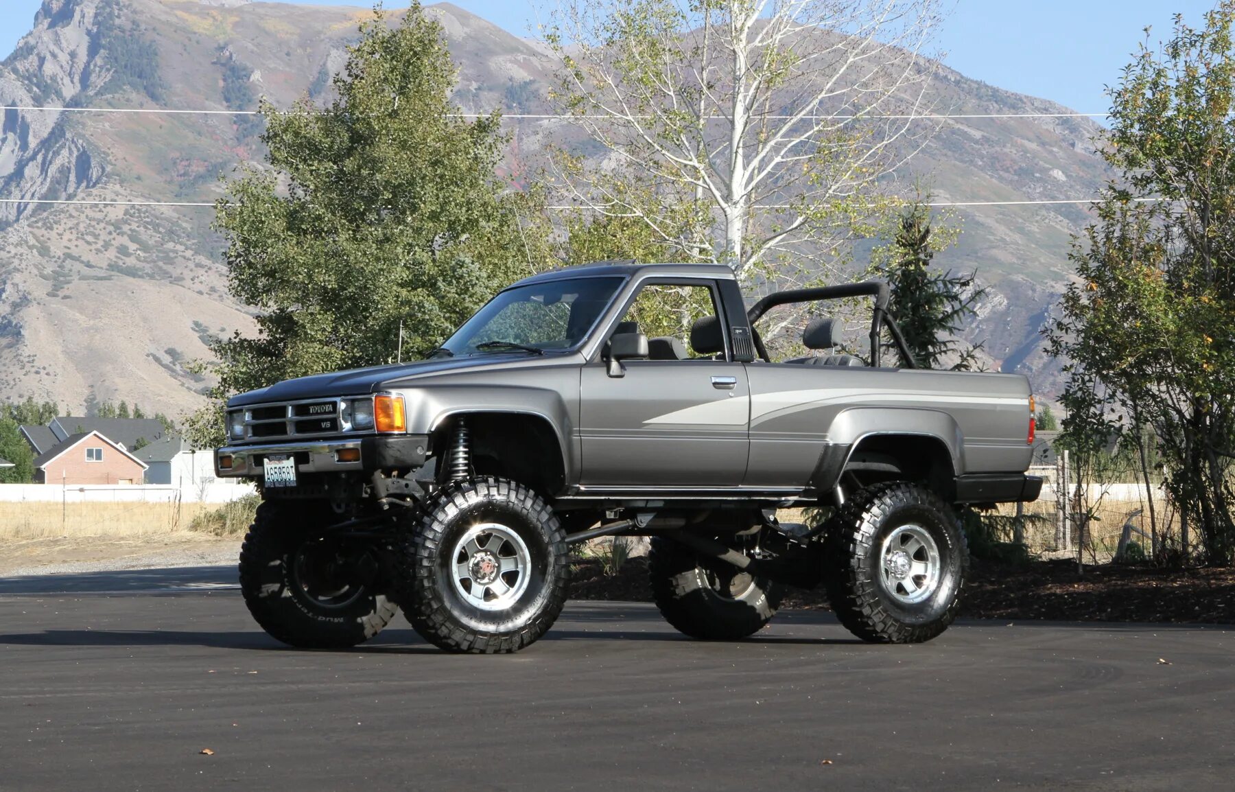 Полный привод хайлюкс. Toyota 4runner 1989. Toyota 4runner 1985. Тойота раннер 1989. Toyota Hilux 1989.