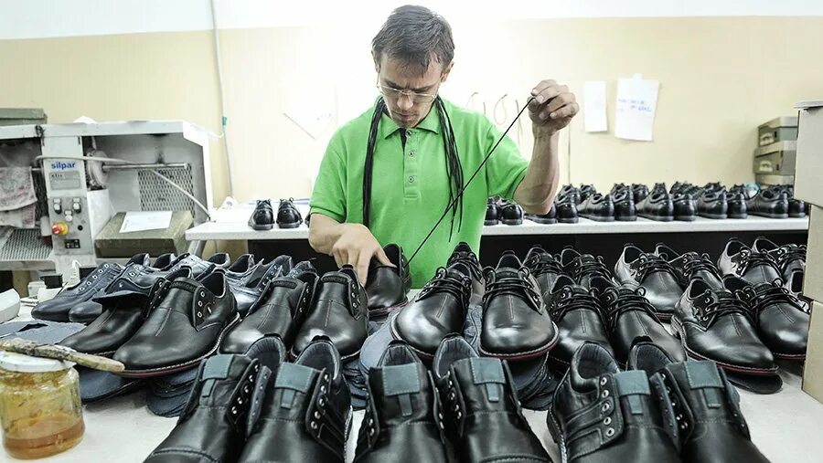 Обувная фабрика. Фабрика обуви. Современная Российская обувь. Отечественная обувь.