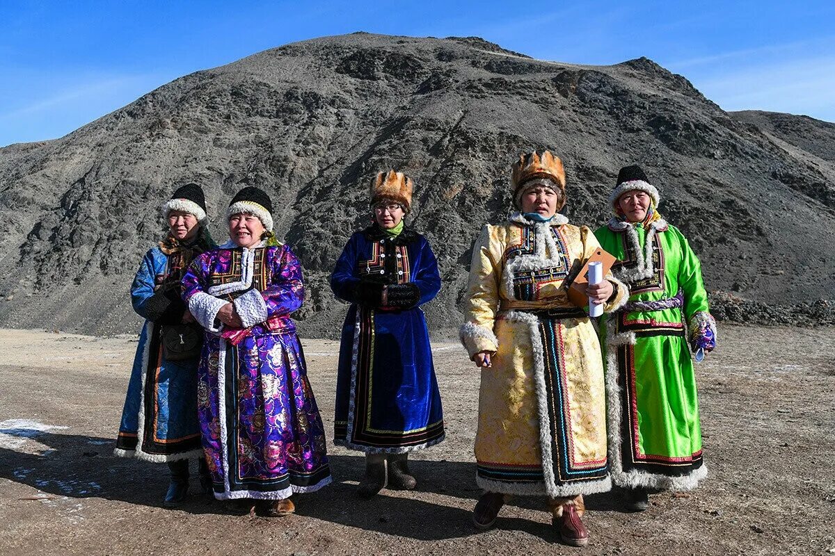 Северный и южный народы. Теленгиты, телеуты, Алтай-Кижи. Алтайский национальный костюм женский Южные алтайцы. Алтайцы-теленгиты. Республика Алтай Северные алтайцы.