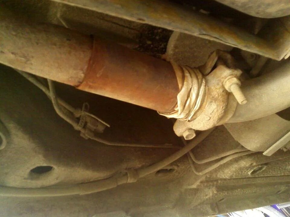 6 8 труба выхлопная система. Гофра резонатора калина. Kia rio 2011 гофра глушителя. Ремонтная гофра на глушитель на хомутах ваз 2114. Гофра глушителя калина 2.