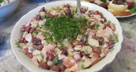 Салат красная фасоль копченая курица