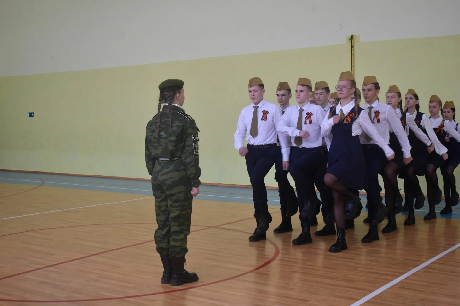 Смотр строя и песни в школе положение. Отряд равняйсь смирно. камско полянской школе №2. смотр строя. стройся,равняйсь,смирно.равнение на середину..