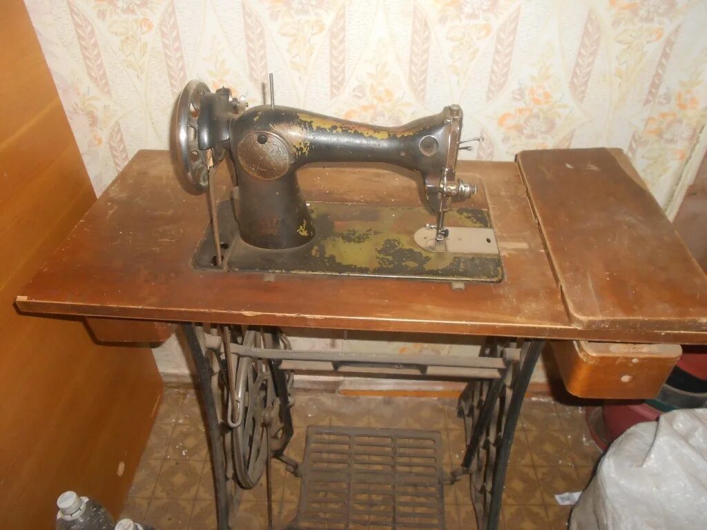 Швейная машинка Зингер Подольск. Машина швейная Зингер 90 годов. Отреставрированная швейная машинка Зингер. Реставрируем старую швейную машинку Зингер. Швейная машинка зингер в москве