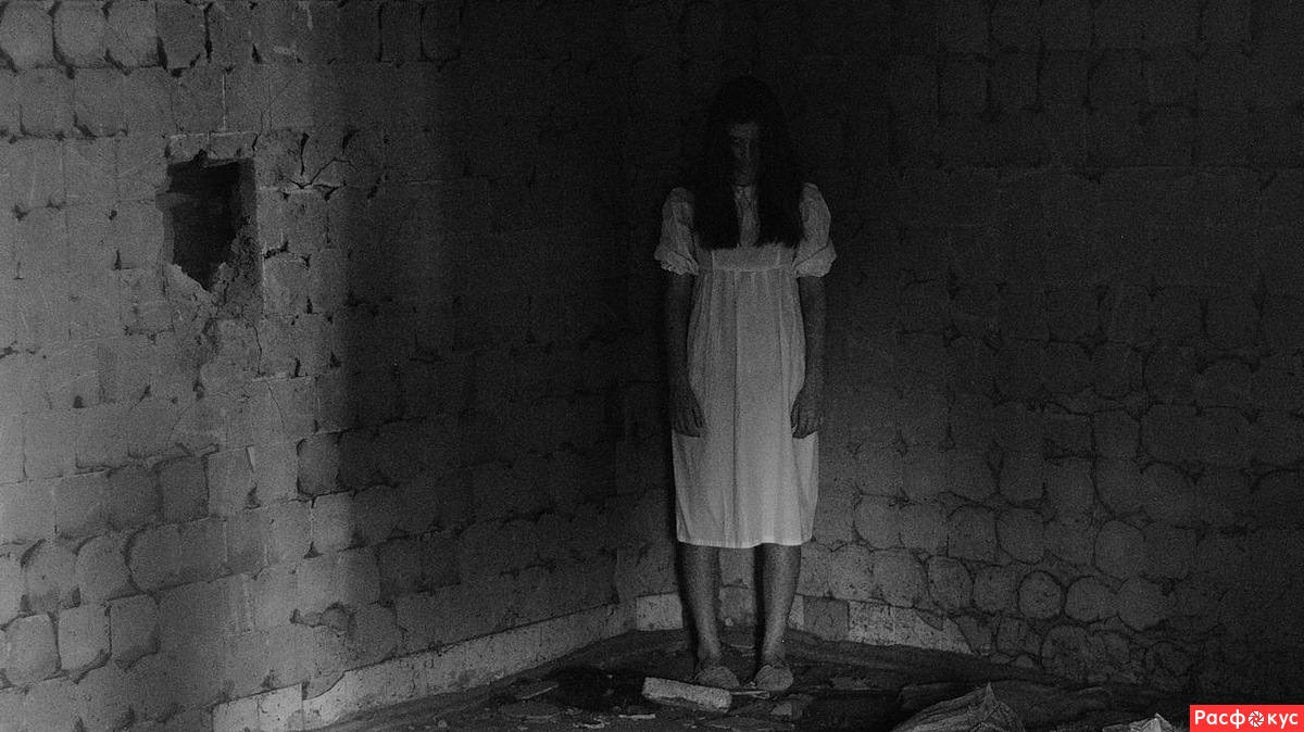 девушка в платье. верана призрак девушки. страшные девушки в белом. призрак девушки в белом платье. мертвая невеста призрак страшилка.