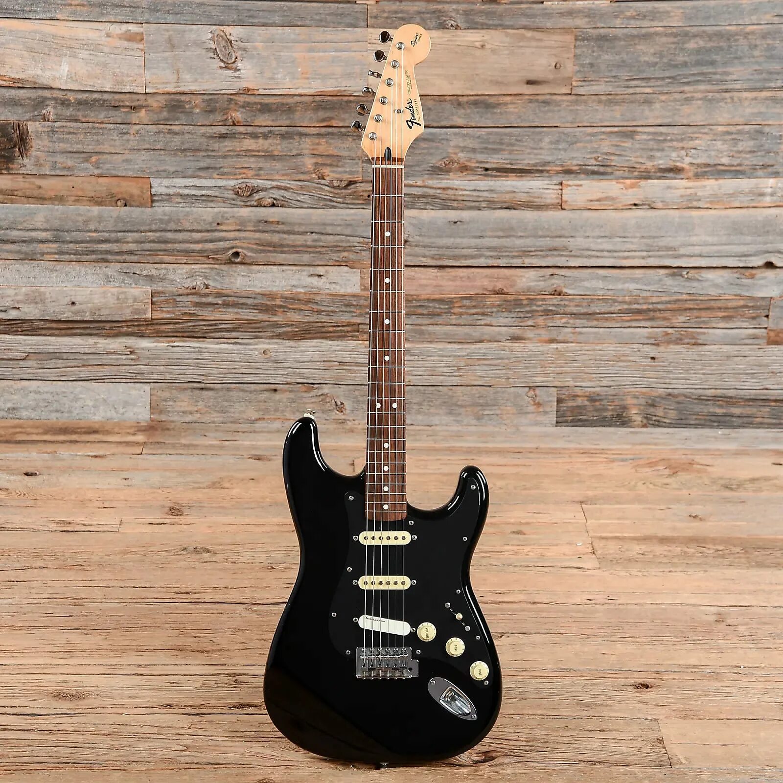 Черный фендер. Черный фендер. Black strat david gilmour. Black stratocaster custom. Фендер стратокастер черный.