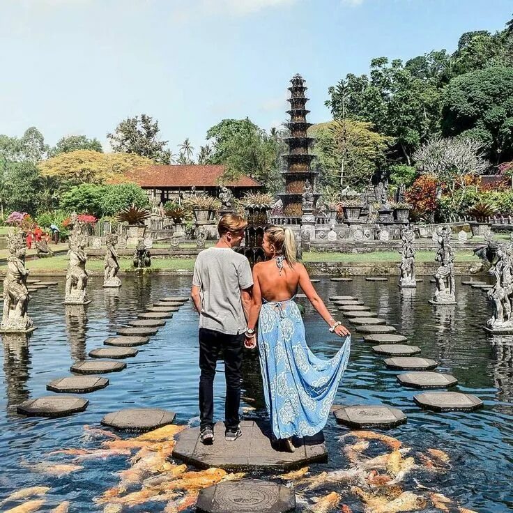 Места на бали. Бесаких бали. Four seasons resort bali at sayan. Ливень бали. Бали климат.