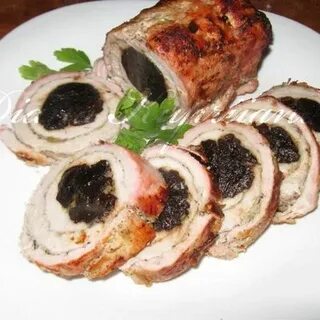 Рулет из курицы с черносливом в духовке