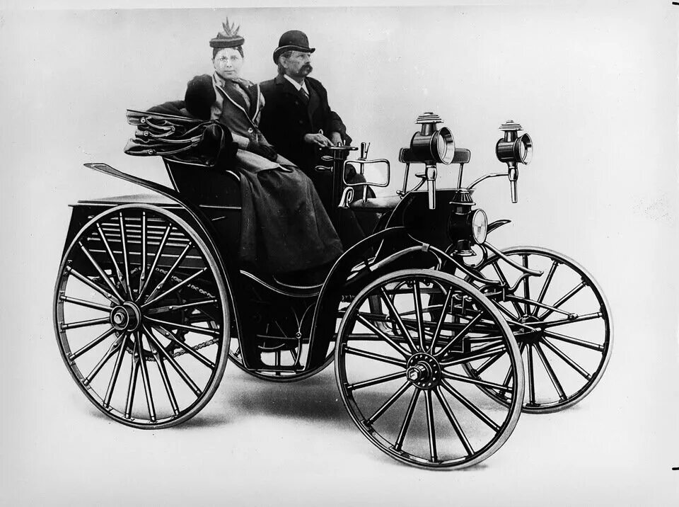 Первый автомобиль на бензине. Карлом Бенцем (Karl Benz) в 1886.
