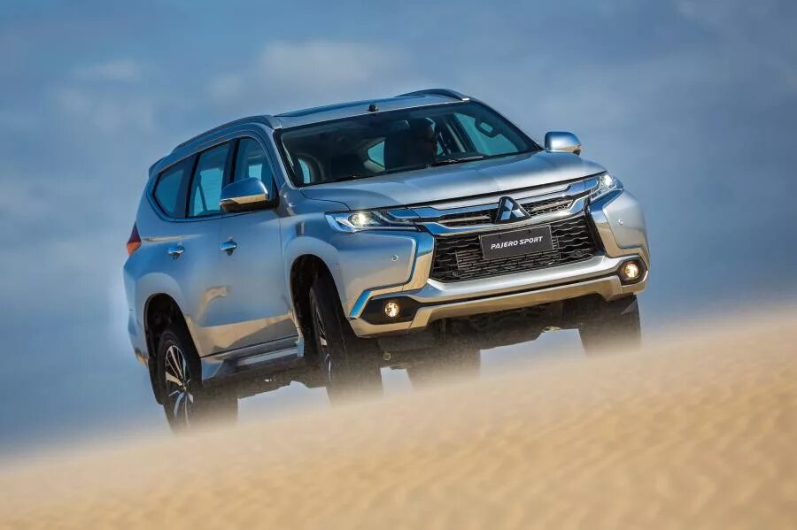 Mitsubishi pajero 2016. Mitsubishi Pajero Sport 2022. Mitsubishi Pajero Sport 2018. Митсубиси Паджеро спорт 2022 года. Митсубиси Паджеро спорт 2018 года.