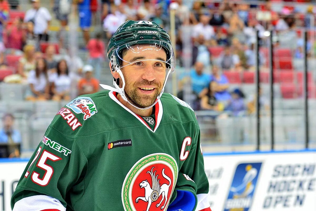 Данис зарипов. Данис зиннурович зарипов. Данис зарипов хоккеист. Зарипов ак барс. Зарипов хоккеист ак барс.