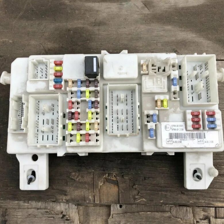 7m5t-14a073-fb. 7m5t-14a073-DF. Блок предохранителей Форд фокус. Блок предохранителей Форд фокус 2. Предохранитель фокус 2 купить