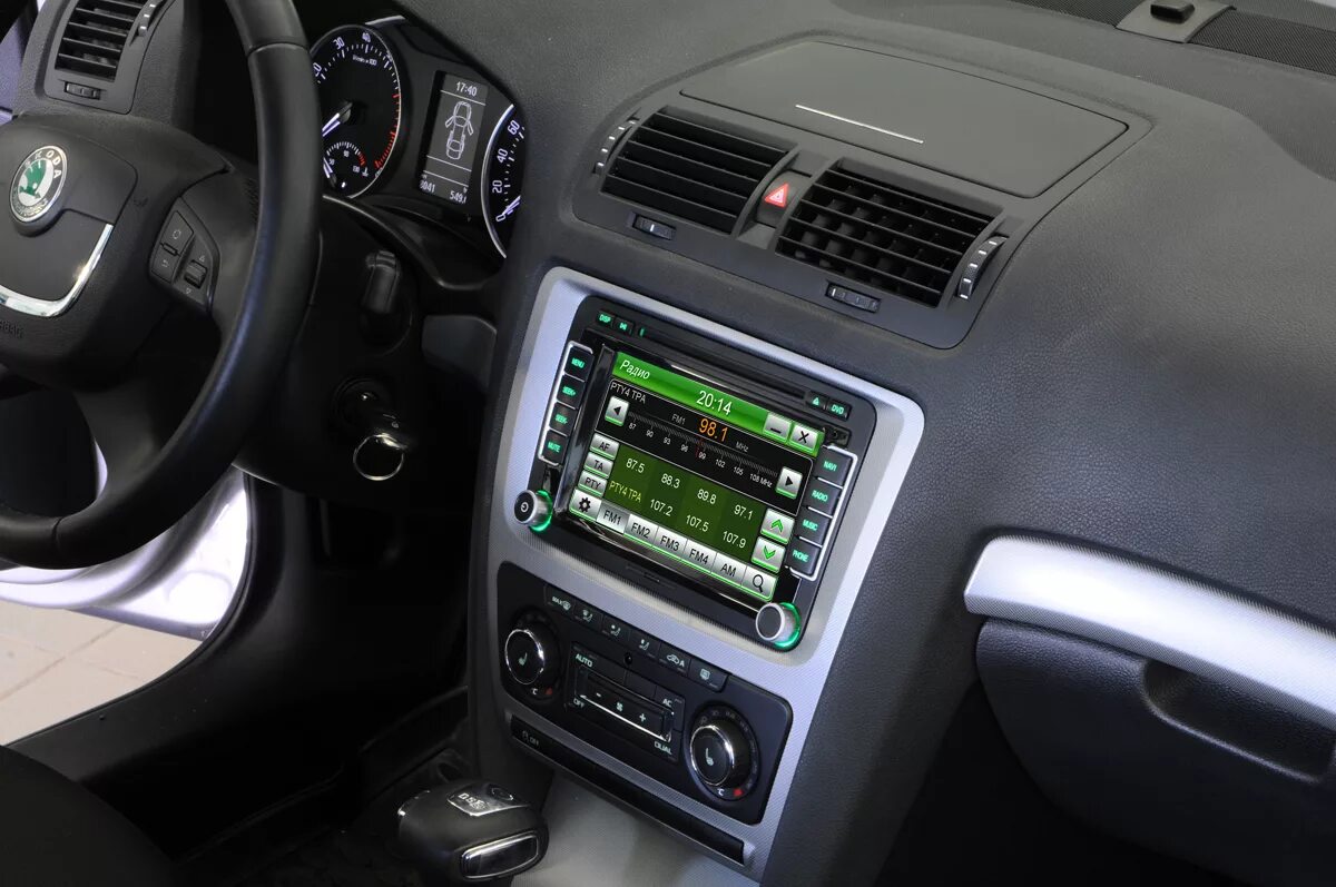 Chr 8676. Incar rsc-8676. intro chr-8676. 2 din магнитола skoda fabia 2. рамка под магнитолу шкода фабия 2.