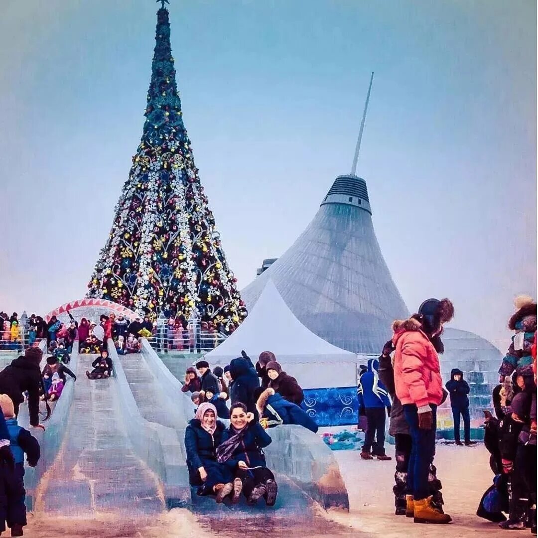 Астана новый год. Новогодняя Астана. Новый год в Астане 2022. Астана Новогодняя елка. Астана куда можно сходить