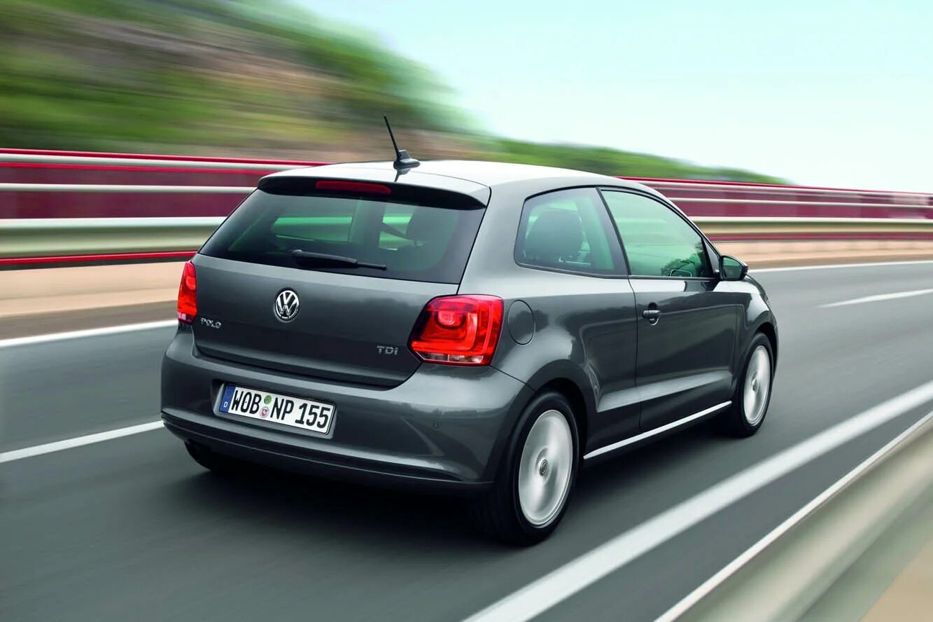 Volkswagen 1,3 турбо хэтчбек. Поло 1 4 характеристики. Volkswagen golf polo 5. Фольксваген поло 2006 хэтчбек. Фольксваген поло 1.