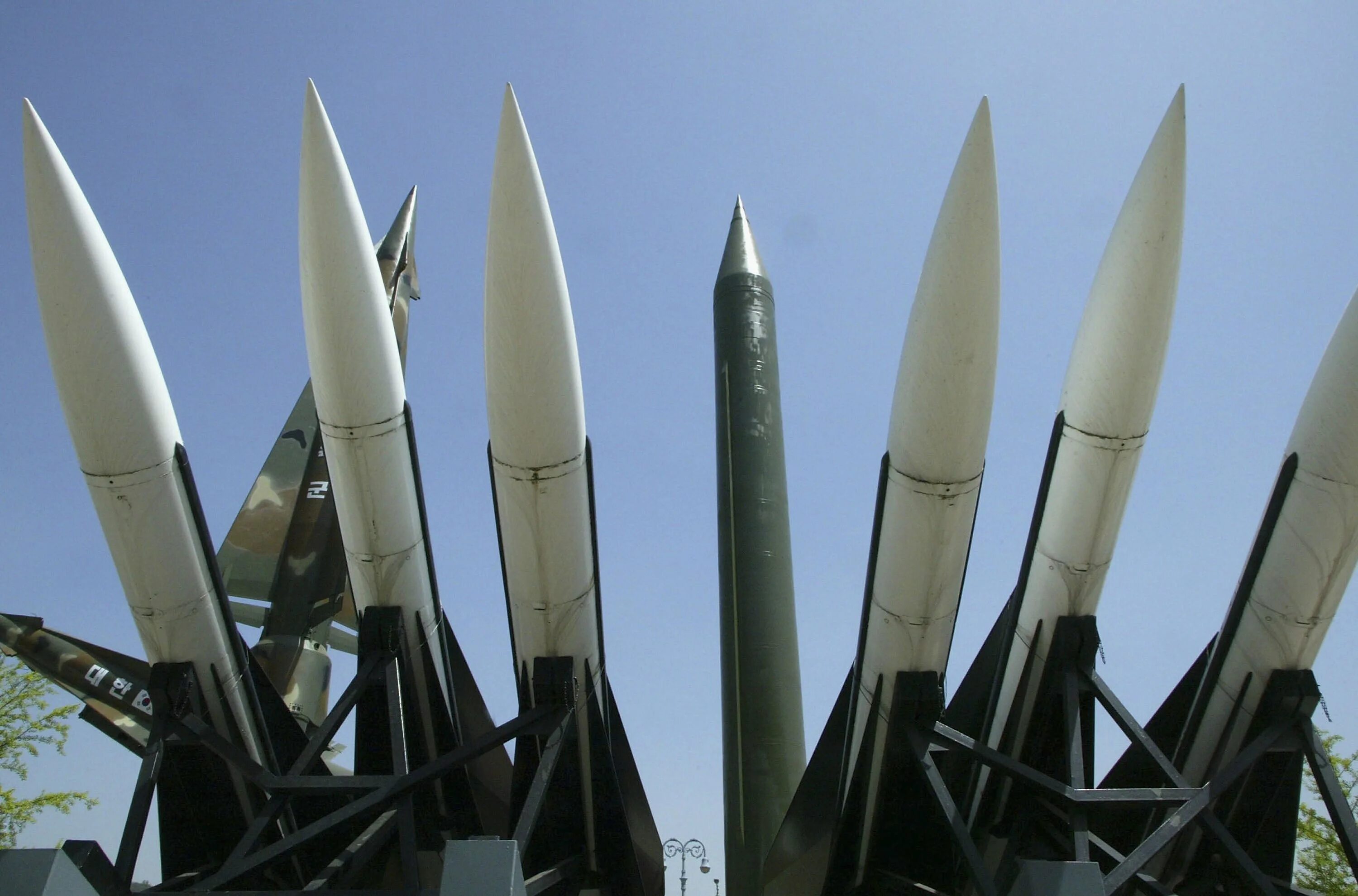 Противокорабельные ракеты sea skua. Mgm-140 atacms ракета. Mgm-140 atacms ракета. Mgm-140 atacms ракета. Рсзо ураган ракета.