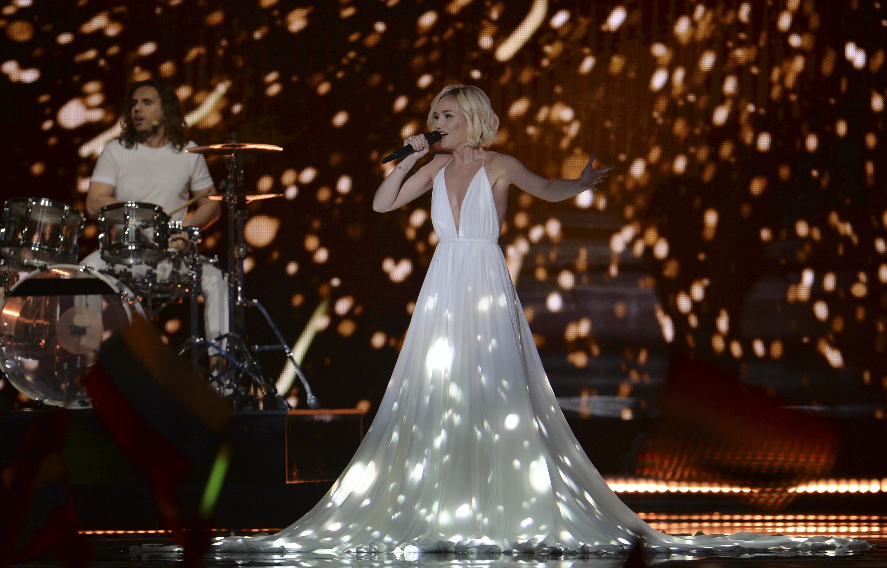 евровидение гагарина финал. монс евровидение. евровидение-2015 polina gagarina. полина гагарина евровидение 2015 финал. полина гагарина евровидение.