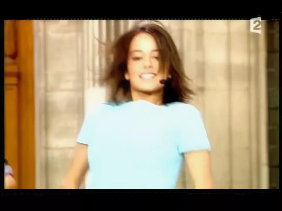 Alizee j ai pas vingt. Alizee gourmandises live. alizee j&#039;ai pas vingt ans. alizee певица альбом слушать.