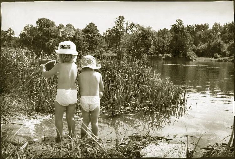 Дети на речке в деревне. Советское детство на речке. Советские дети на реке. Советские дети летом на реке. Купание в деревне
