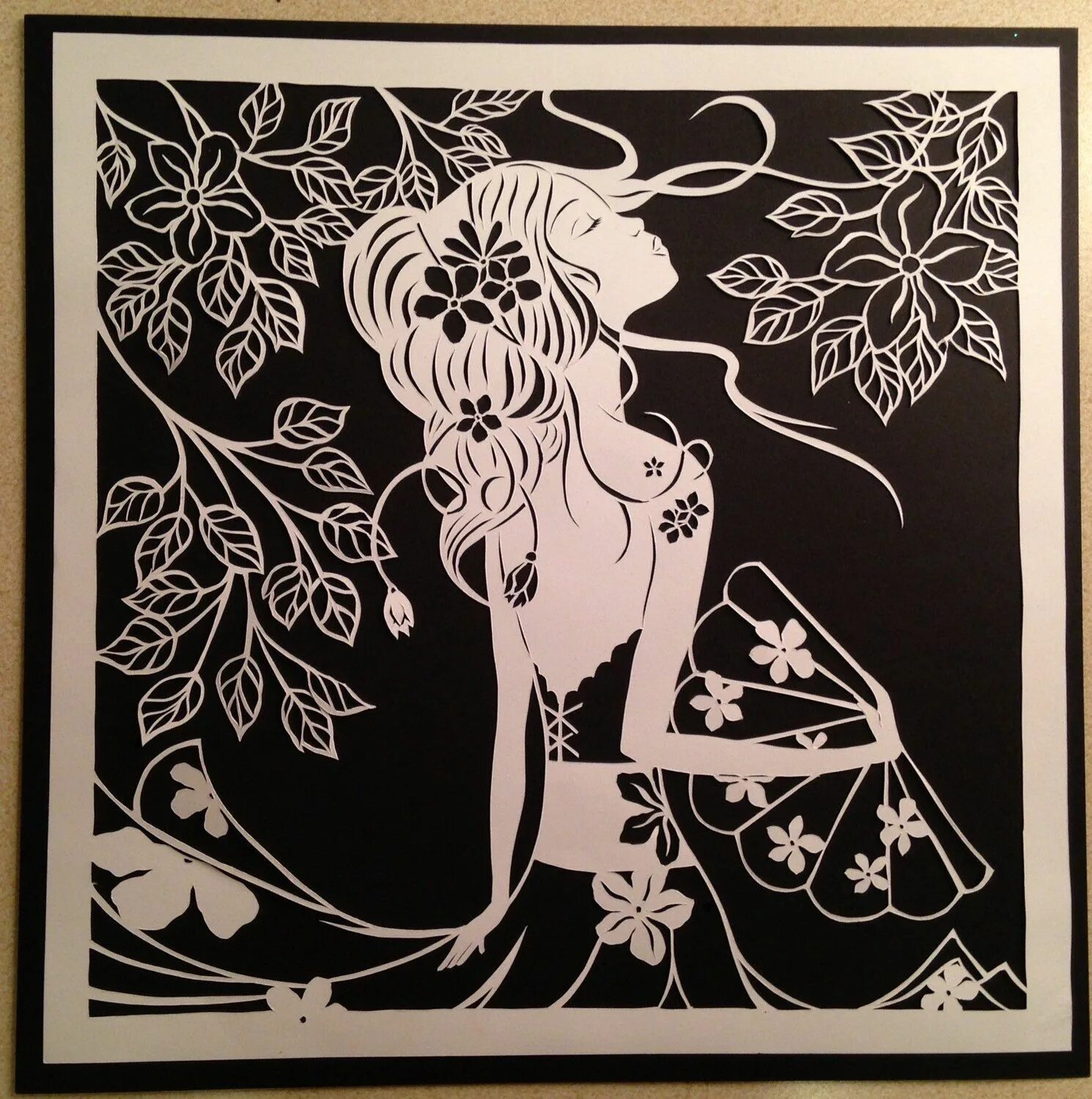 вытынанка девушка. женственный силуэт. красивые силуэты для вырезания. вытынанка девушка. вытынанка девочка.