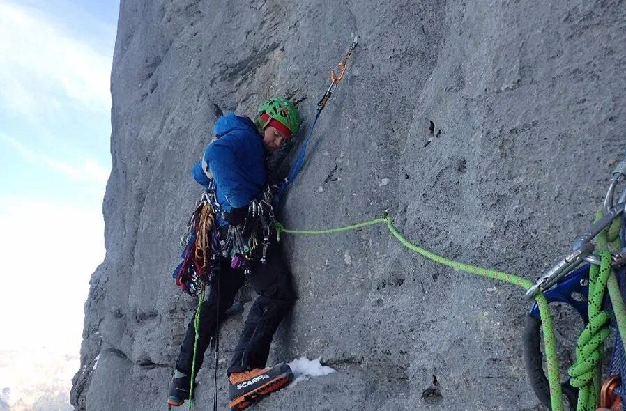 Тони курц альпинист. Стихи про скалолазов. The north face альпинист. Альпинист картинка для детей. Видите третьего альпиниста старость.