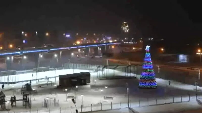 Новый уренгой 2021. Новый уренгой центральная площадь. Новый уренгой 2021. Автомобиль урал новый уренгой. Новый уренгой 2021.