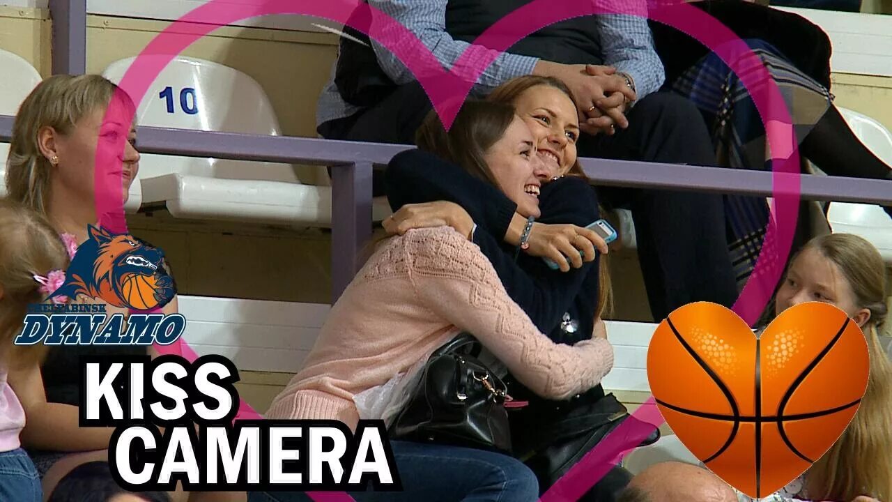 Kiss my camera apk. Кисс кам. камера поцелуев. kiss cam на матче. kiss my camera игра.