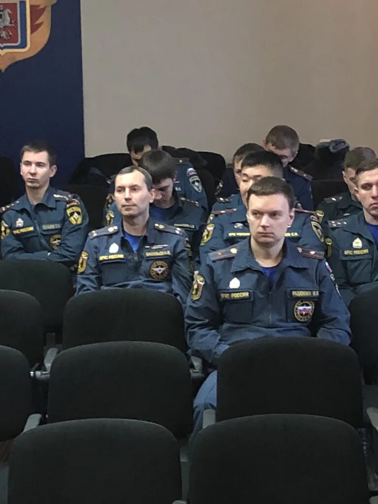 Работник мчс. Сотрудники мчс вао москвы. Пожарный мчс. Мчс вао москва. Мчс вао москва.