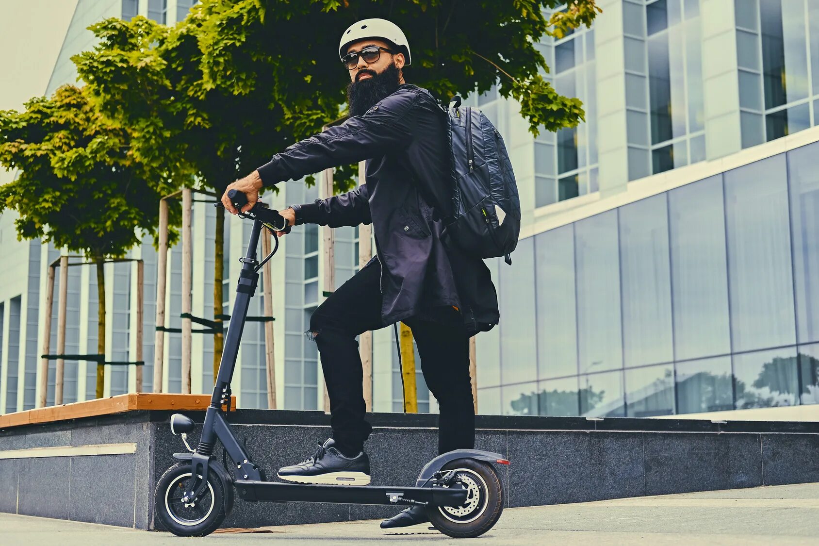 Со скольки лет можно кататься на самокате. Электросамокат Foldable Electric Scooter. Электроскутер самокат 2022. Электросамокат Scooter 150 кг. Электровелосипед Segway.