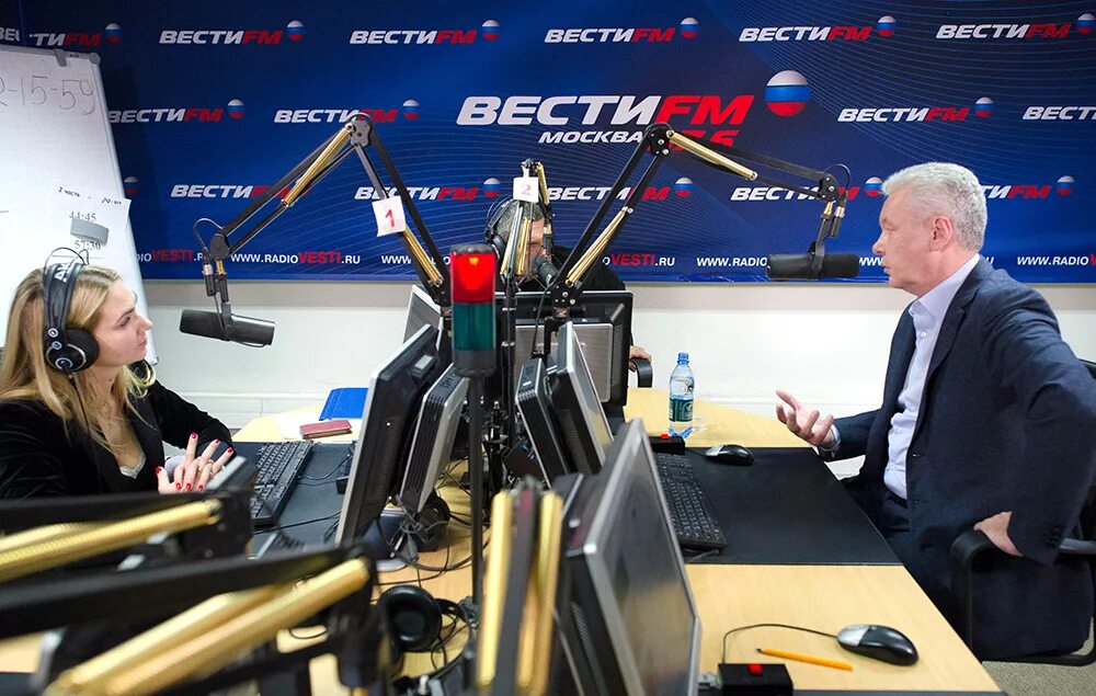 Радио вести. Радиостанция вести ФМ. Вести ФМ Москва. Вести fm студия.