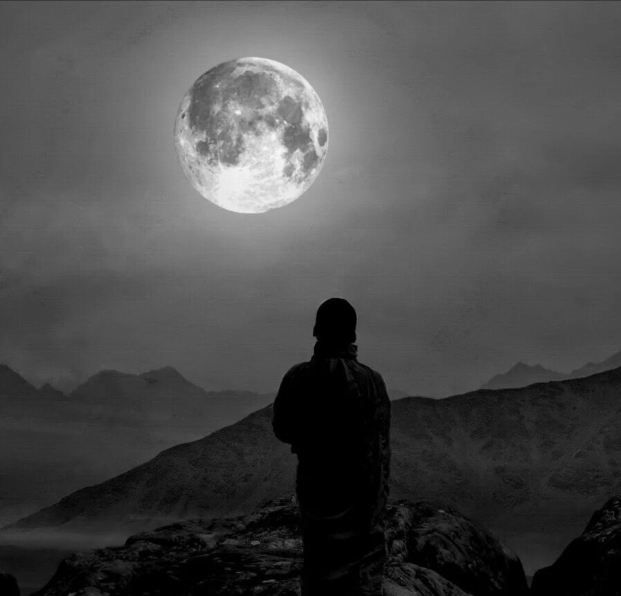 Одиночество в ночи. Молодая луна. Девушка под луной. Ночь в море. Атмосферные арты.