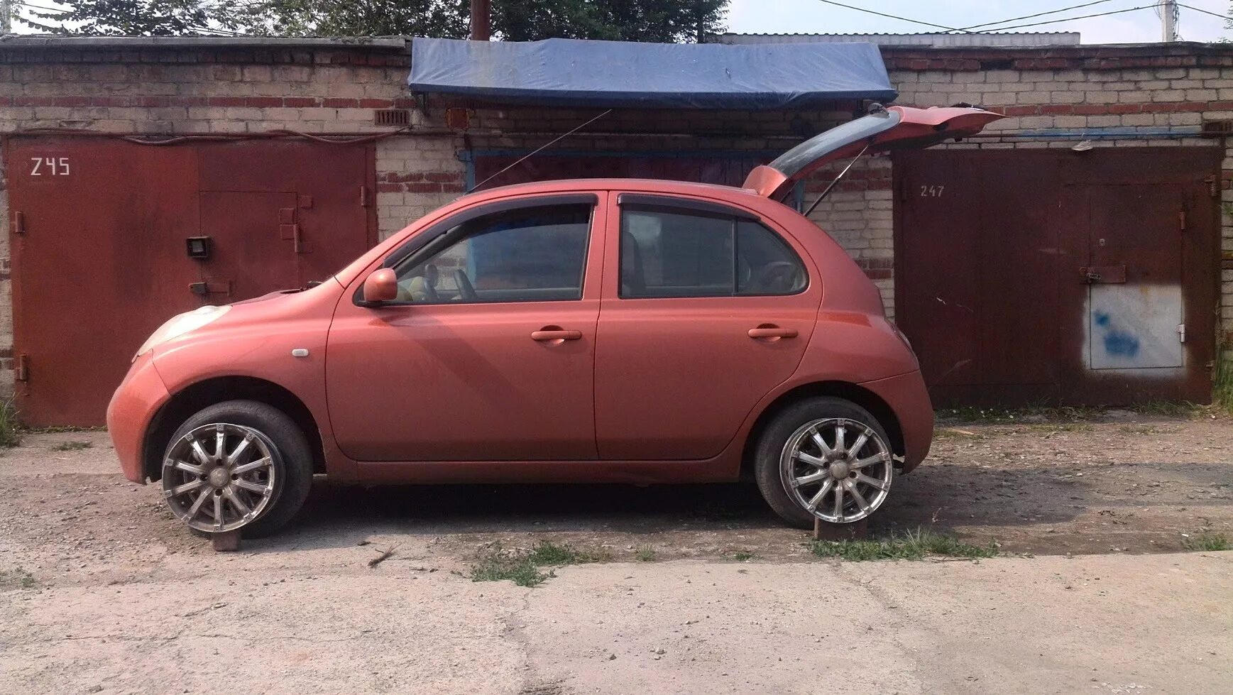 Ниссан микра r15. Шины ниссан микра к12. Nissan micra k12 r17. Nissan micra r15. Ниссан микра к12 на 16 колесах.