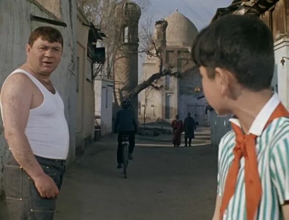 Джентльмены удачи фильм 1971 хмырь. Профессор мальцев джентльмены удачи. Город в джентльменах удачи. Джентльмены удачи фильм 1971. Митяй джентльмены удачи.